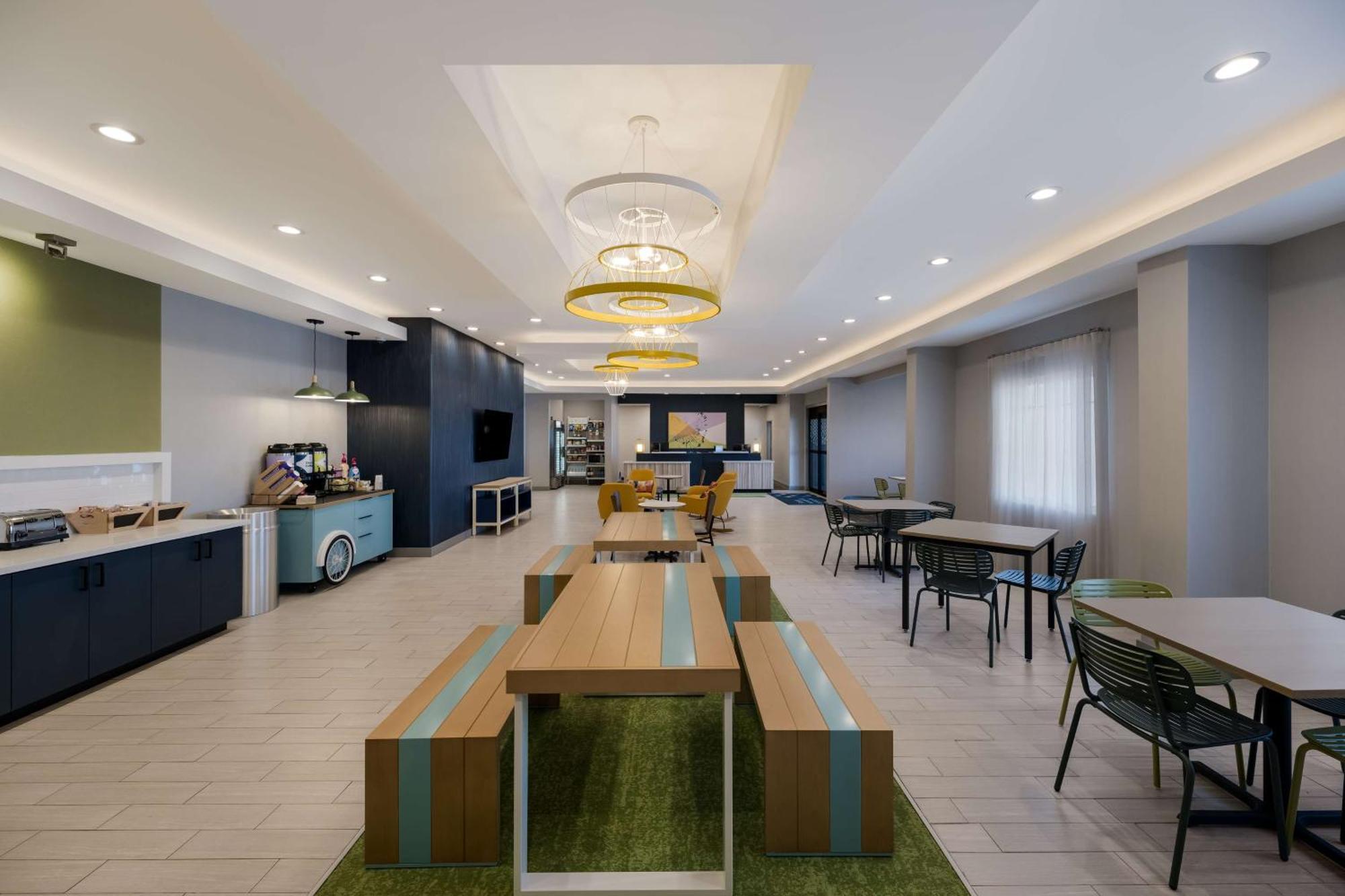 Spark By Hilton Midland South Экстерьер фото